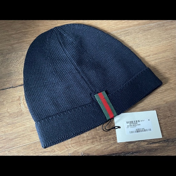 GUCCI-AUTHENTIC NWT Beanie Hat-Appliqué “LOVED” - Picture 2 of 10